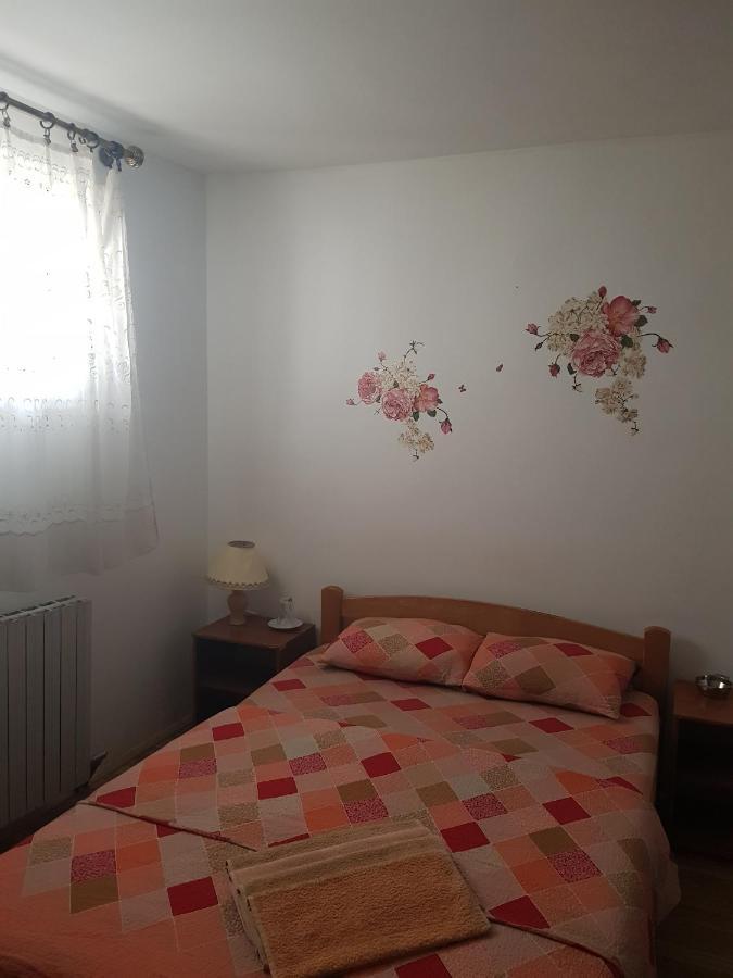 Pansion Lug Hotel Belgrado Buitenkant foto