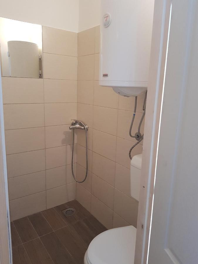 Pansion Lug Hotel Belgrado Buitenkant foto