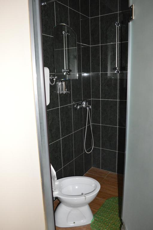 Pansion Lug Hotel Belgrado Kamer foto